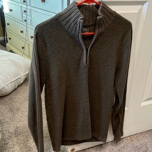 Royal Robbins green sweater, excellent used condition , no issues